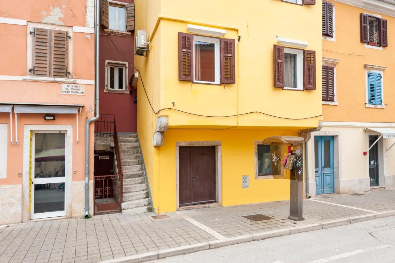 The Yellow House Apartments Rovinj Exteriör bild