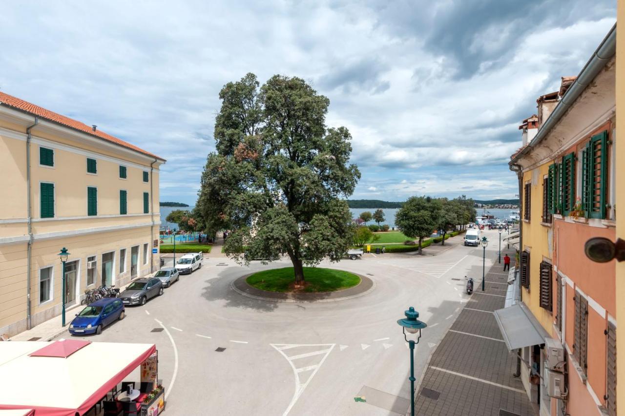 The Yellow House Apartments Rovinj Exteriör bild